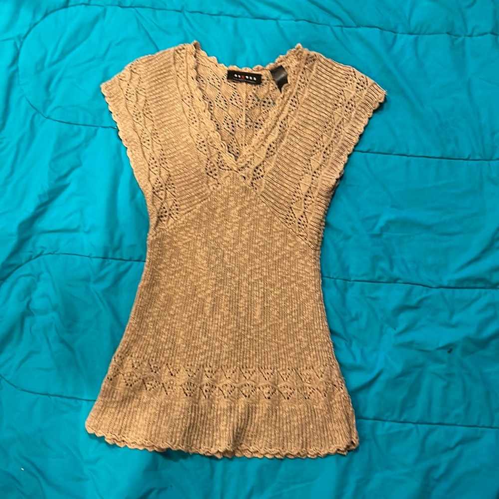 Short sleeve sweater